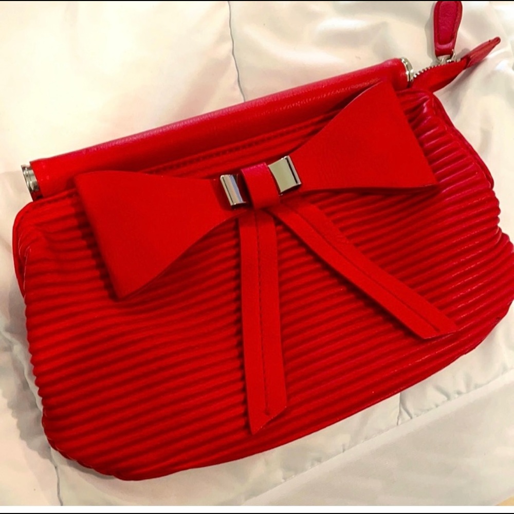 Bebe. Clutch